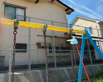 野芥小学校・校庭　ブランコ