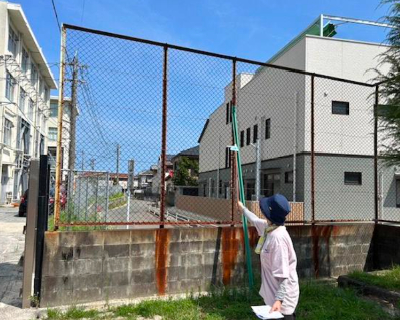 野芥小学校・校舎裏