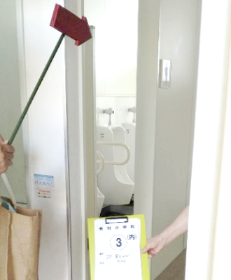 老司小学校・2F男子トイレ