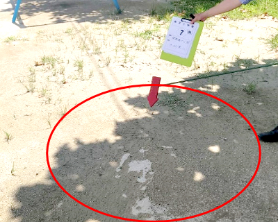 老司小学校・運動場ブランコ前