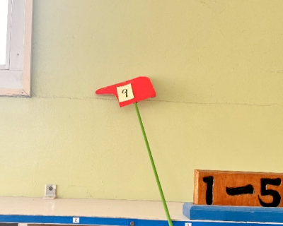 梅林中学校・１年昇降口